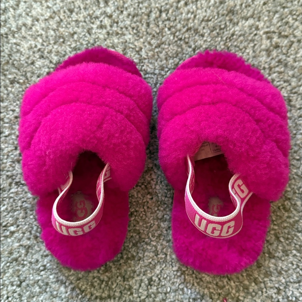 NEW UGG baby slippers size 6
